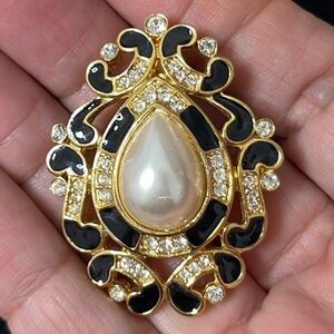 Jackie Orr Vntg Signed Teardrop Pearl & Blk Enamel Regal Pendant/Brooch. MA